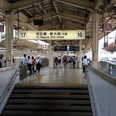 08_Train in Tokyo